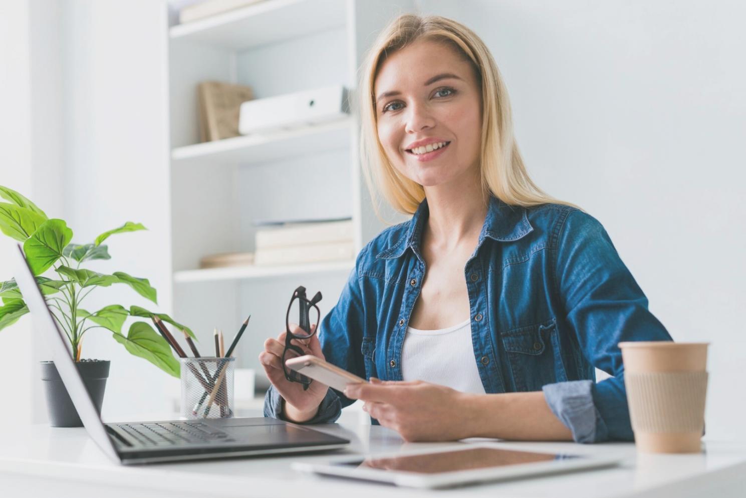 Session de formation en action avec participants engagés